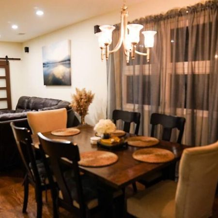Апартаменты Nice And Cozy. Sleeps 5. Чикаго Экстерьер фото