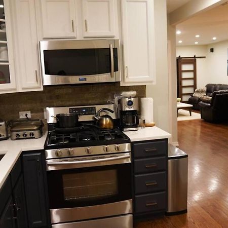 Апартаменты Nice And Cozy. Sleeps 5. Чикаго Экстерьер фото