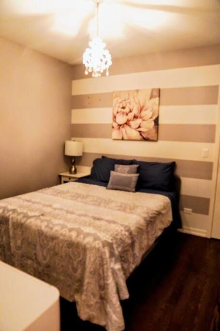 Апартаменты Nice And Cozy. Sleeps 5. Чикаго Экстерьер фото