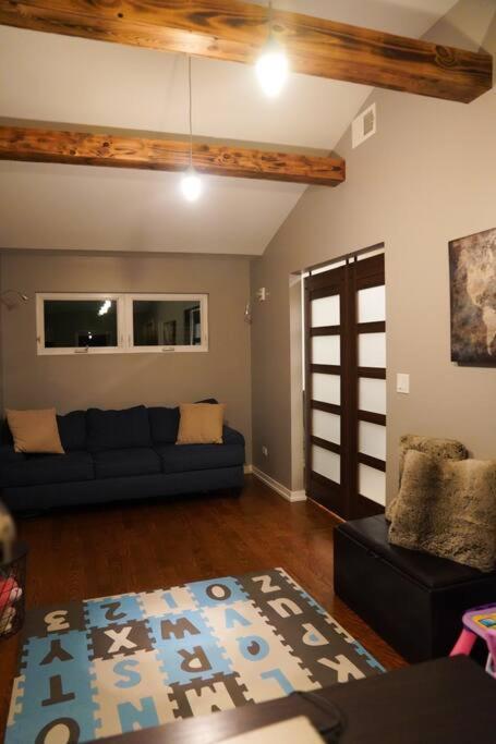 Апартаменты Nice And Cozy. Sleeps 5. Чикаго Экстерьер фото